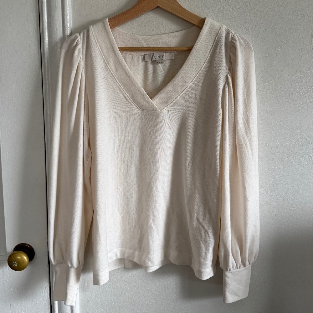 LOFT V-Neck Knit Top with Ruched Sleeves - Cream / Bone size S